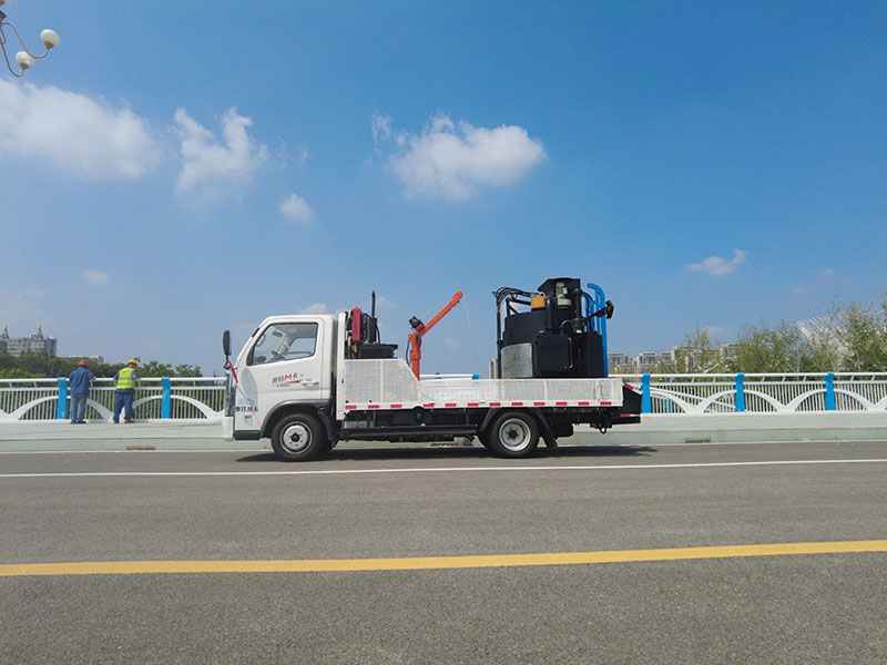 沥青路面热再生修补车